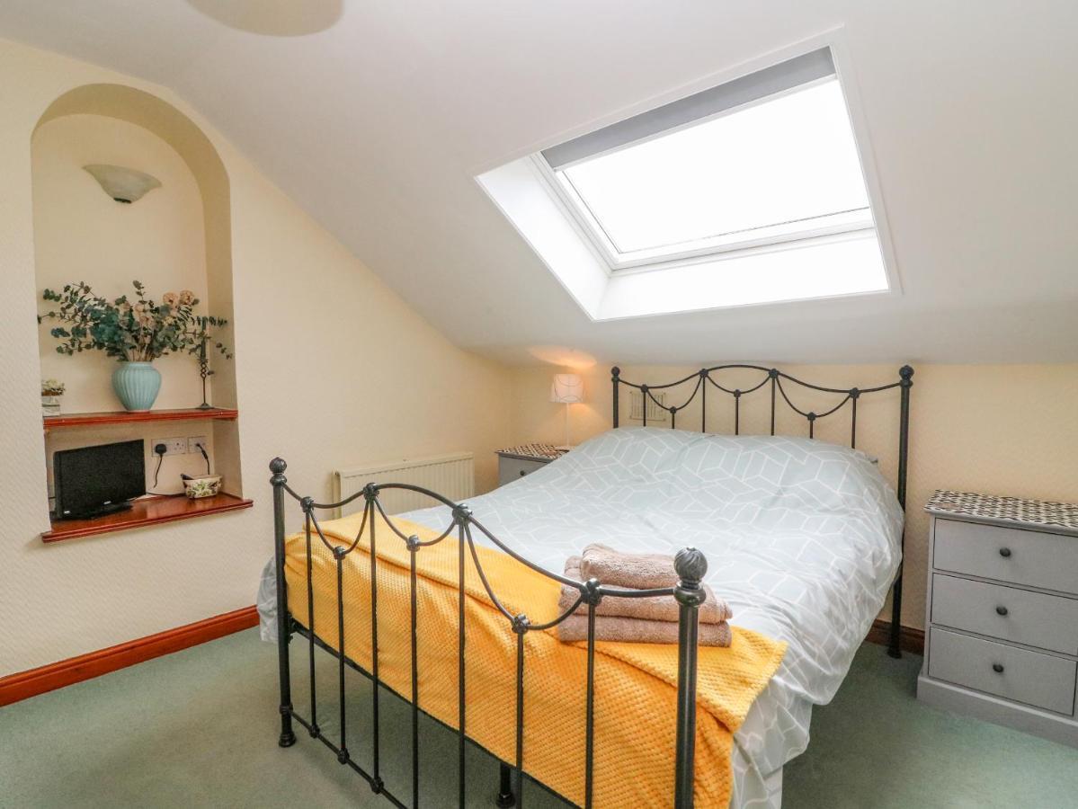 Watershed Cottage Settle Esterno foto