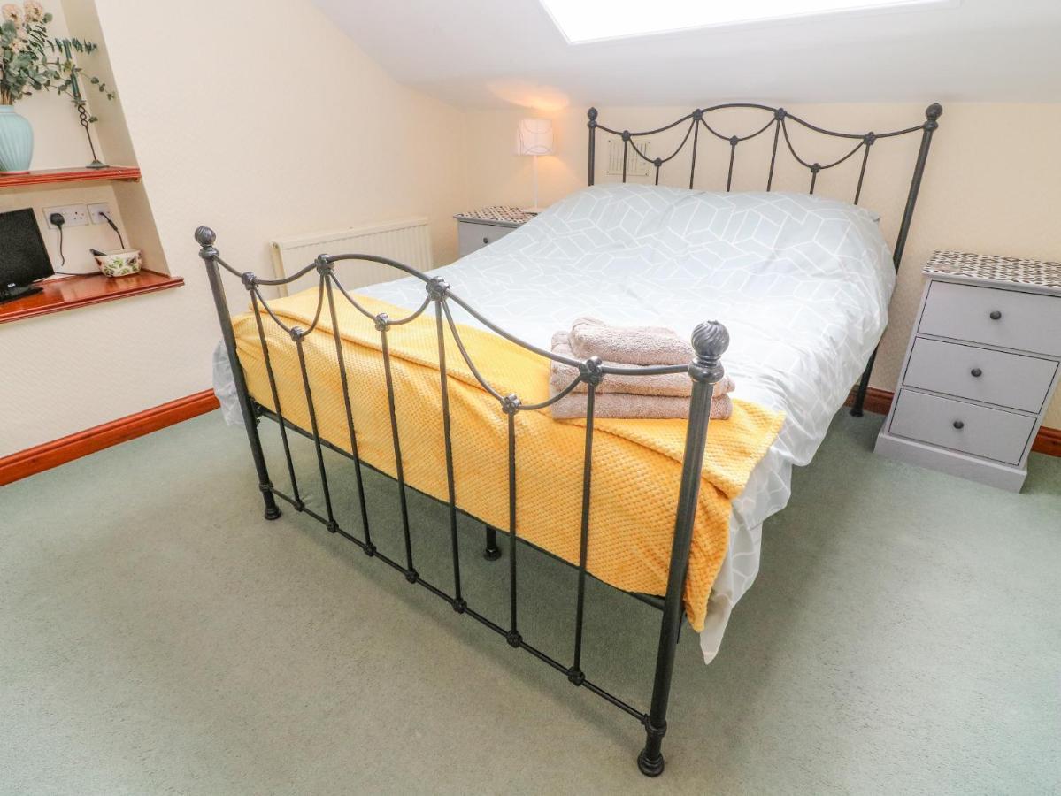 Watershed Cottage Settle Esterno foto