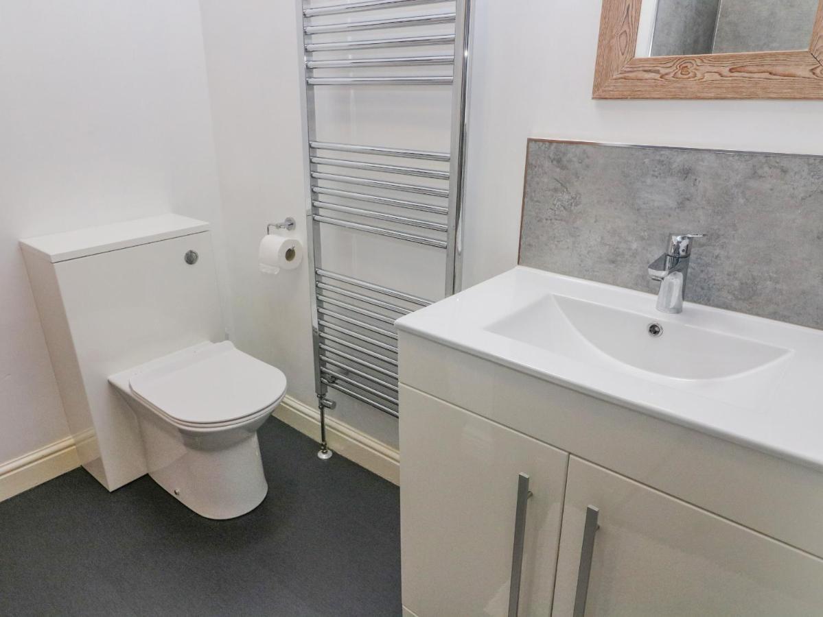 Watershed Cottage Settle Esterno foto