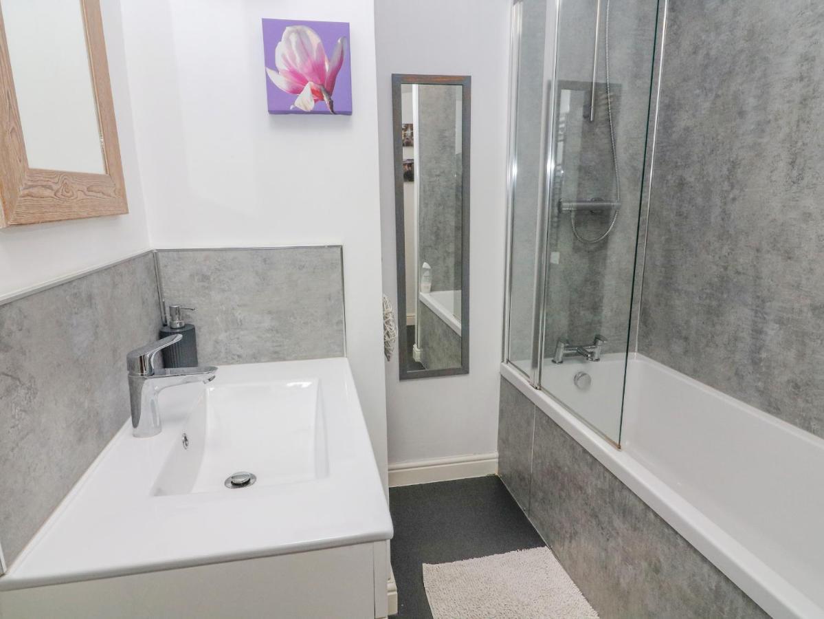 Watershed Cottage Settle Esterno foto